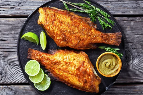 Dos Gallinetas Nórdicas Del Atlántico Fritas Plato Con Rodajas Romero — Foto de Stock