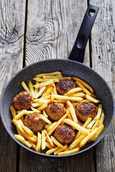 Vitoulet Gehaktballetjes Belgian Meatballs Ground Pork Veal Skillet French Fries — Stock Photo, Image