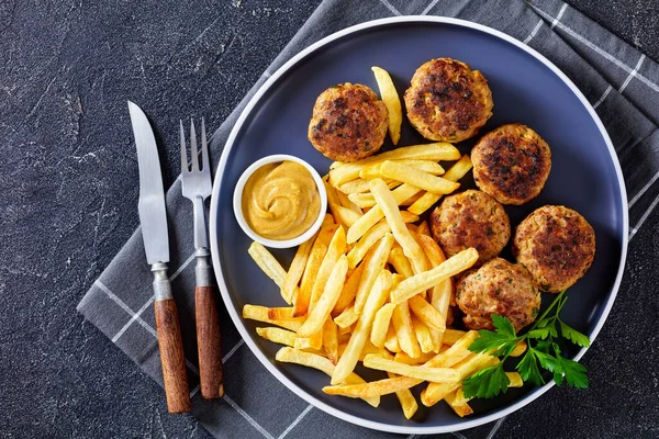 Vitoule Gehaktballetjes Belgian Meatballs Ground Pork Veal Plate French Fries — Stok fotoğraf