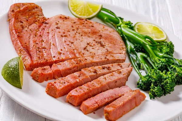 Close Fried Tuna Steak Parboiled Broccolini Lime White Plate White — Stock Photo, Image