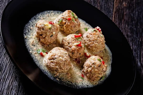 Aproape Banh Vietnamese Meatballs Placa Neagra Masa Lemn Inchis Vedere — Fotografie, imagine de stoc