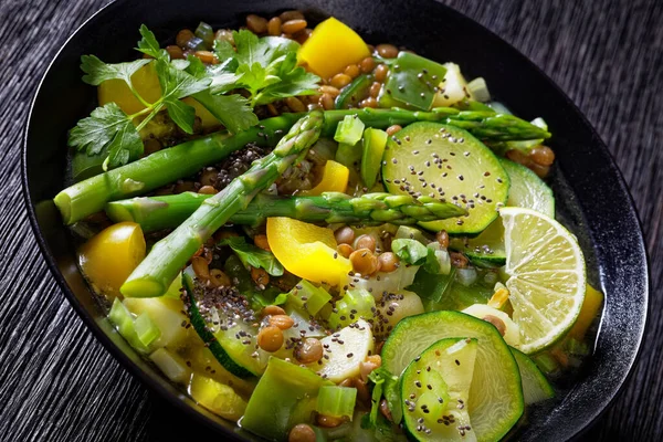 Sopa Verde Alcalina Baja Calorías Cargada Verduras Primavera Lentejas Verdes — Foto de Stock