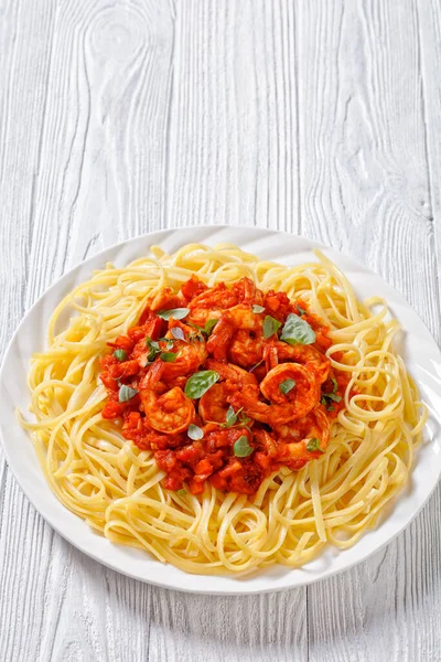 Spicy Garlic Shrimp Pasta Tomato Sauce Prawns Tomato Sauce Noodles — Stock Photo, Image