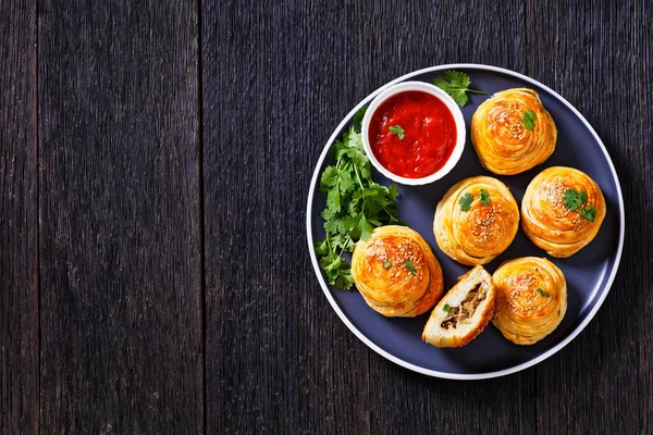 Freshly Baked Snail Shaped Hand Pies Ground Mutton Fillings Tomato — Fotografie, imagine de stoc