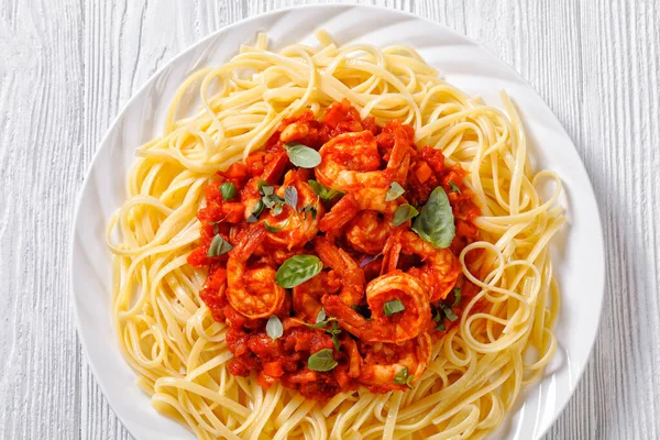 Shrimp Alla Marinara Garnelen Roter Tomatensauce Mit Italienischen Nudeln Auf — Stockfoto