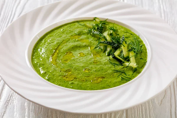 Tarator Sommerkalte Gurkensuppe Mit Dill Joghurt Olivenöl Weißer Schüssel Auf — Stockfoto