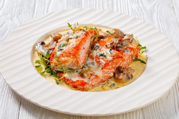 Salmon Fillet Creamy Blue Mold Cheese Sauce Mushrooms White Plate — Stock fotografie