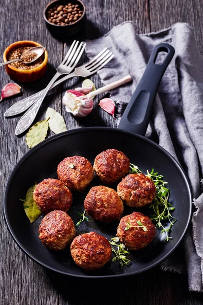 Jauhelihapihvit Finnish Beef Meatballs Pan Dark Wooden Table Cloth Forks —  Fotos de Stock