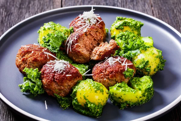 Fried Beef Meatballs Boiled New Potatoes Coated Basil Pesto Plate — Fotografie, imagine de stoc