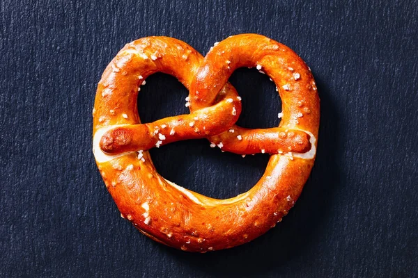 Soft Pretzel Baked Form Knot Sprinkled Salt Black Stone Board — Stok fotoğraf