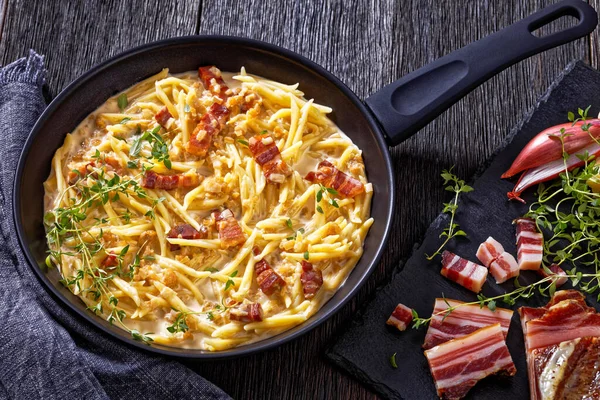 Capunti Pasta Cream Pecorino Cheese Pancetta Sauce Pan Dark Wooden — Foto de Stock