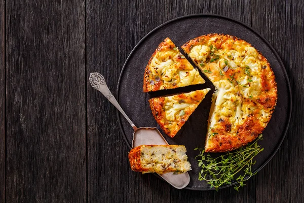 Cauliflower Cake Pecorino Romano Cheese Basil Spices Sliced Black Platter — Stockfoto