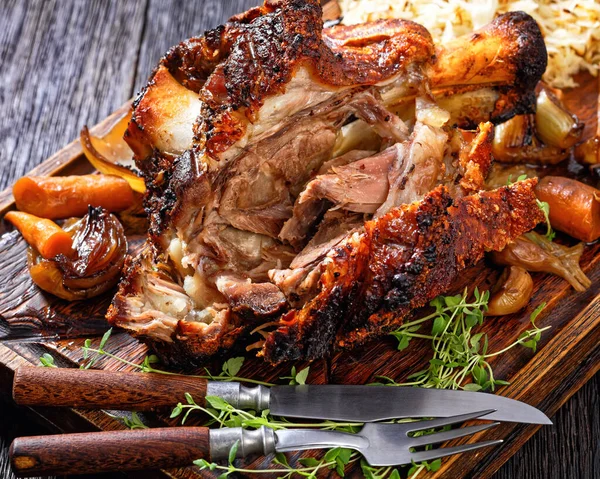 Crispy German Pork Knuckle Roast Ham Hock Schweinshaxe Beer Gravy — стоковое фото