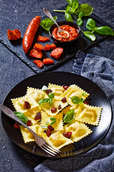Italian Ravioli Chorizo Ricotta Filling Served Black Plate Fried Chorizo — Stockfoto