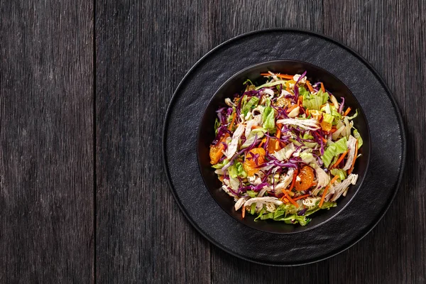 Salada Frango Chinês Com Carne Frango Desfiada Laranjas Tangerina Macarrão — Fotografia de Stock