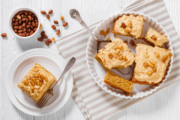 Peanut Butter Sheet Cake Topped Super Creamy Sweet Peanut Butter — Stock Photo, Image