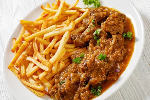 Close Van Vlaamse Stoofvlees Stoofvlees Carbonnade Rundvlees Varkensvlees Bier Stoofpot — Stockfoto