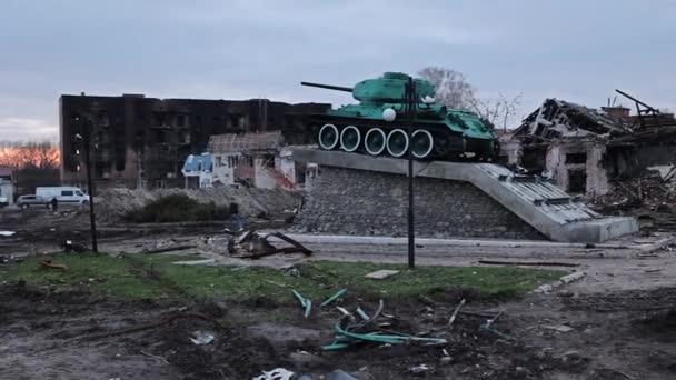 Trostianez Ukraine April 2022 Beschädigt Durch Den Sowjetischen Panzer Der — Stockvideo