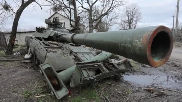 Trostianets Oekraïne Apr 2022 Vernietigde Russische Tank Straat Van Trostianets — Stockvideo