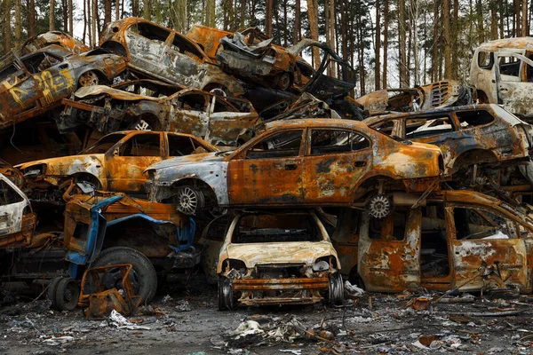 Irpin Ukraine Apr 2022 Wywrotka Samochodów Cywilnych Skradzionych Przez Armię — Zdjęcie stockowe