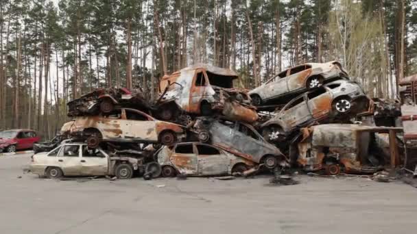 Irpin Ukraine Apr 2022 Dump Burnt Civilian Cars Stolen Shoot — Stock Video