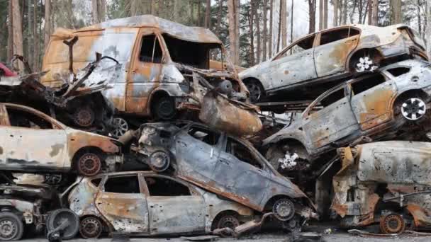 Irpin Ukraine Apr 2022 Dump Burnt Civilian Cars Stolen Shoot — Stockvideo