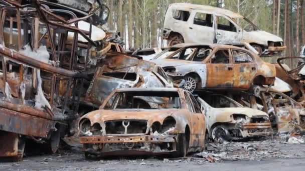 Irpin Ukraine Apr 2022 Dump Burnt Civilian Cars Stolen Shoot — Stockvideo