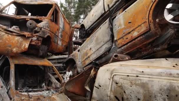 Irpin Ukraine Apr 2022 Dump Burnt Civilian Cars Stolen Shoot — Stockvideo