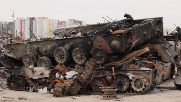 Bucha Ucrânia Apr 2022 Veículos Blindados Militares Russos Queimados Destruídos — Vídeo de Stock