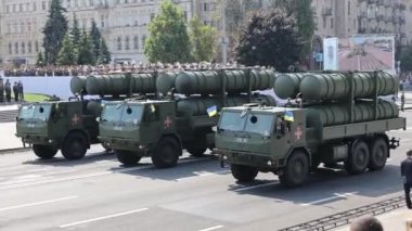 KYIV, UKRAINE - 24 AUG 2021: Askeri geçit sırasında Ukrayna anti-gemi füzesi R-360 Neptün, Meydan Nezalezhnosty 'deki Ukrayna' nın Bağımsızlık Günü 'ne adanmıştır.