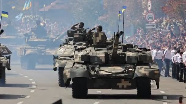 Kyiv Ukraine Aug 2021 Ukrán Tank 64Bm Bulat Alatt Katonai — Stock videók