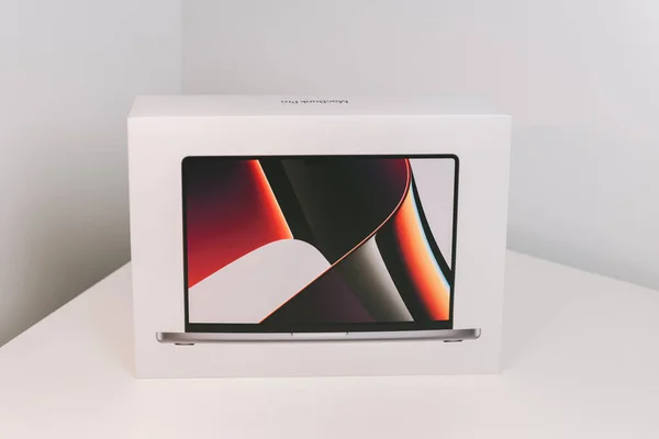 Каунас Литуания Октября 2021 Unboxing New Apple Macbook Pro 2021 — стоковое фото