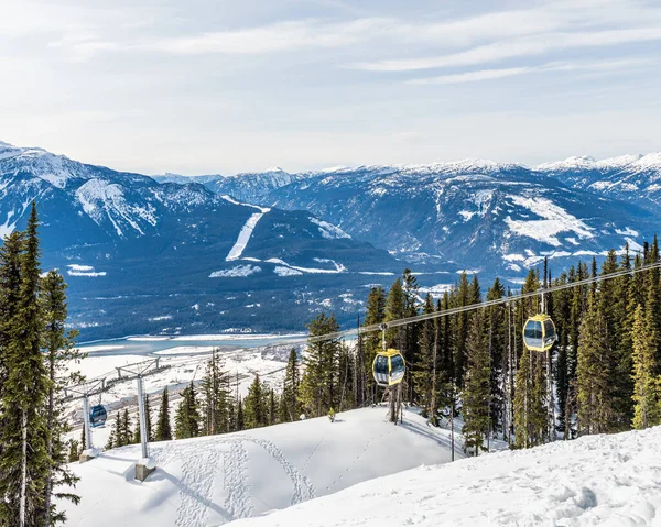 Revelstoke Canada Mars 2021 Revelstoke Mountain Skidort Med Gondolyft Grumlig — Stockfoto