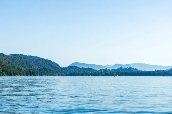 Cultus Lake Blue Water Clear Sky Mountains Distance — Stock Photo, Image