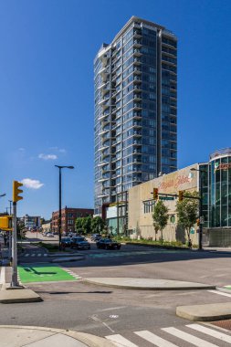 VANCOUVER, CANADA - 18 Temmuz 2020: büyük şehirde konut ve ticari binalar