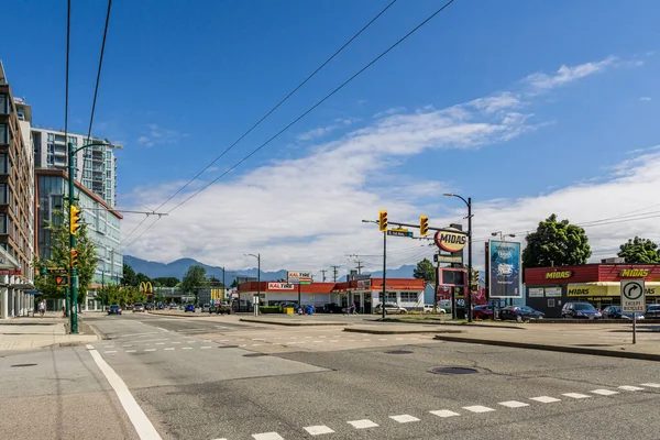 Vancouver Canada Juli 2020 Kommersiella Handels Och Kontorsbyggnader Sommar Gatuvy — Stockfoto