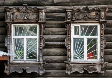 Tomsk, Rusya 'da eski oyulmuş pencereler
