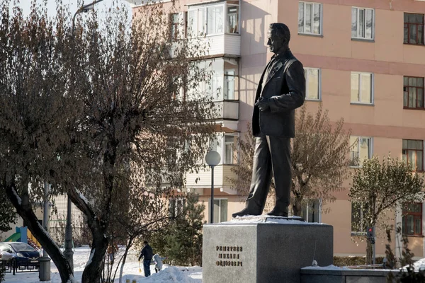 Zheleznogorsk Rússia Novembro 2016 Monumento Mikhail Reshetnev Perto Edifício Jsc — Fotografia de Stock