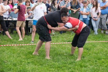 Kurash (ayrıca kuresh, koresh, kulesh ve benzeri varyantlar) Sabantuy kutlamasında yarışır. Orta Asya 'da yapılan halk güreşi stilleri