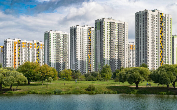 Жилой комплекс возле озера