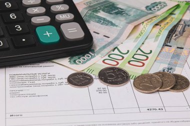 Hesap makinesi, Rus rublesi ve Rus kamu hizmetleri çeki.