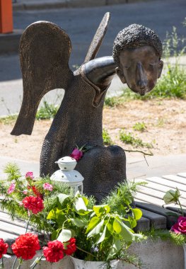 Saint Petersburg, Rusya - 5 Haziran 2021 Koronavirüsten ölen doktorların anısına 