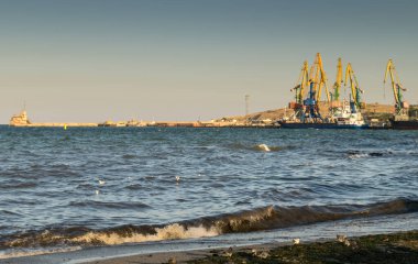 Karadeniz limanı ve liman turnaları