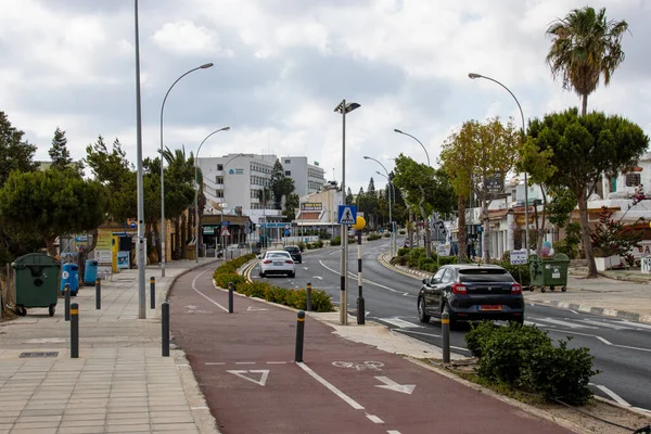 Protaras, Kıbrıs - 22 Haziran 2021: Bisiklet yolu bulunan ana cadde