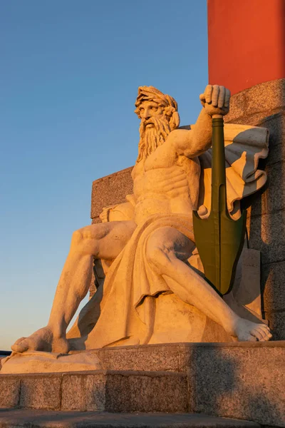 Pomnik Neptuna Słupie Rostralnym Petersburgu Rosja — Zdjęcie stockowe