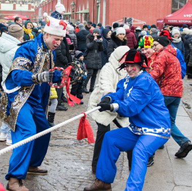 Saint Petersburg, Rusya - 10 Mart 2019: Maslenitsa bayramında römorkör savaşı