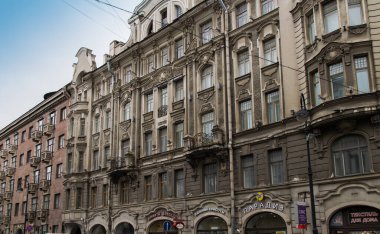 Saint Petersburg, Rusya - 10 Mart 2019: Kammennoostrovsky Prospekt 'teki eski bina