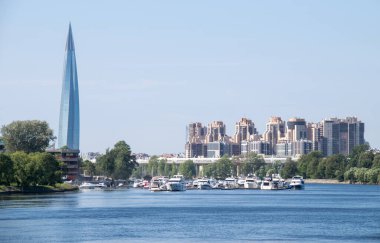 Saint Petersburg, Rusya - 24 Ağustos 2018: Lakhta Merkezi ve Neva Nehri manzarası