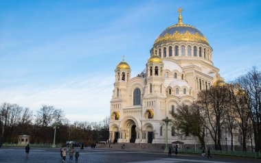 PETERSBURG, RUSSIA - 21 Ekim 2018: 1903-1913 yılları arasında Rus Donanması 'nın ana kilisesi olarak inşa edilen St. Nicholas Ortodoks Donanma Katedrali