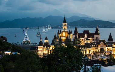 Vietnam, Nha Trang. Geceleri Vininci eğlence parkı